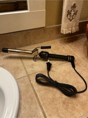 1” Hot Tools Professional Artist 24k Gold Curling Iron NEW NO BOX WORKS PERFECT
